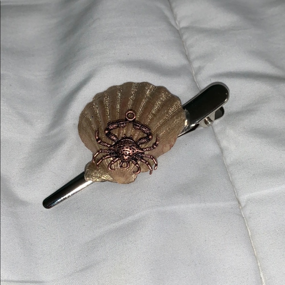Mermaid style sea shell hair clips